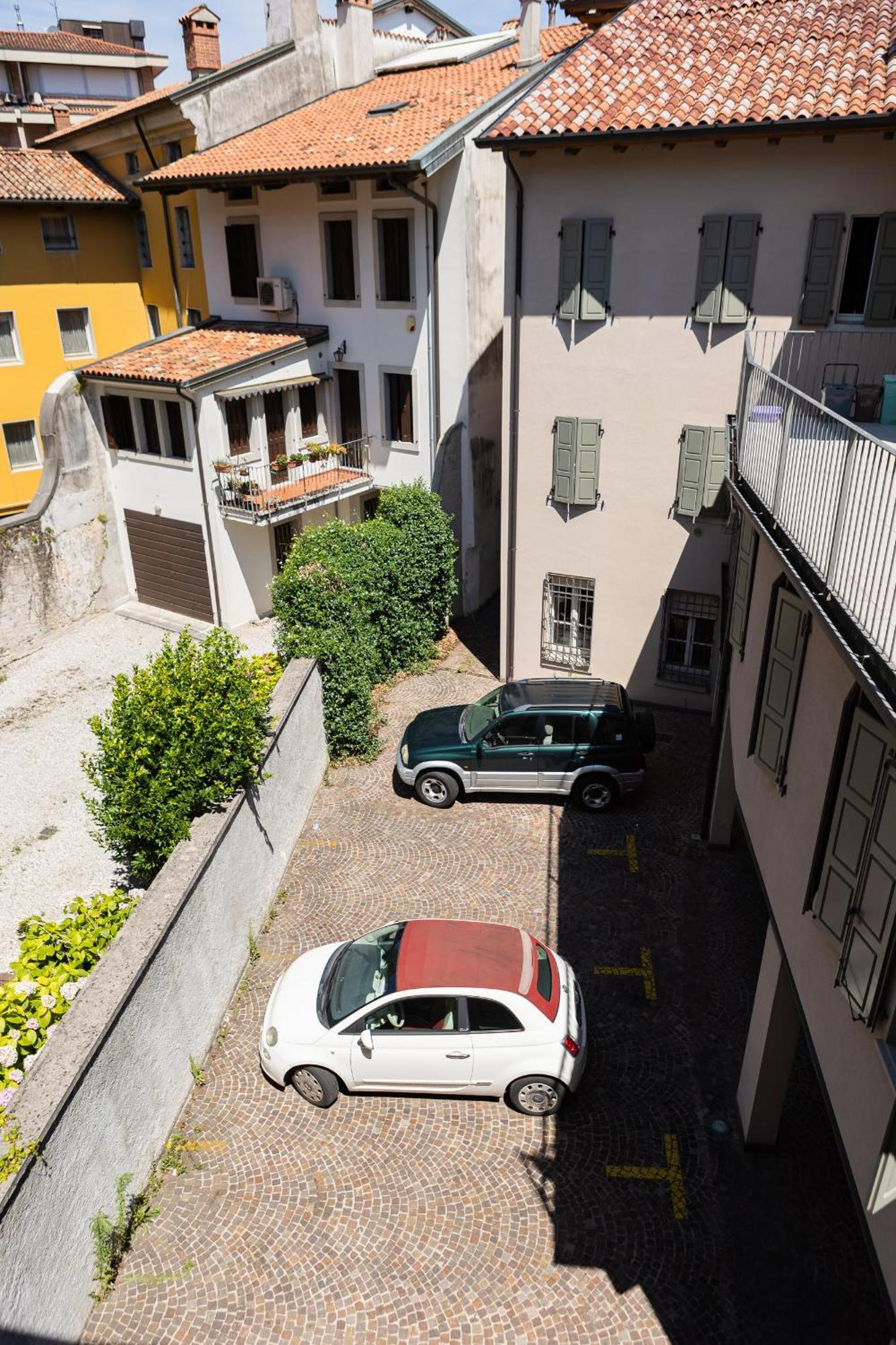 Double Private Parking, 2 Bedrooms & 2 Bathrooms - Elegant Apartment In Old Town Údine Exterior foto